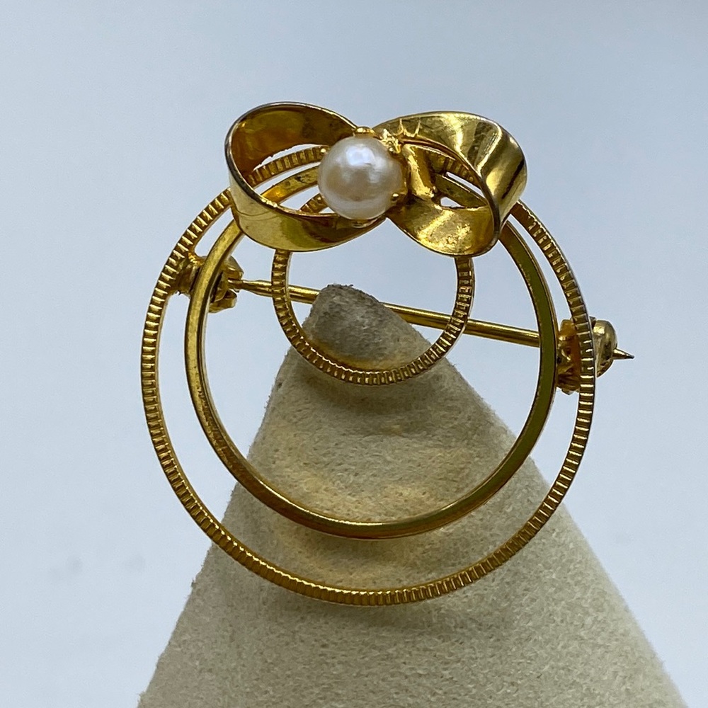 Triple Ring Pearl Bow Brooch Pin